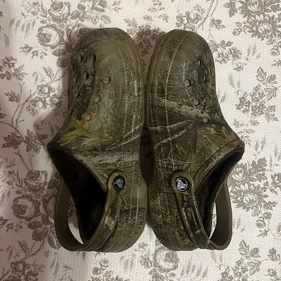 Crocs Classic Lined Real Tree Camo Clogs - Picture 3 of 7
